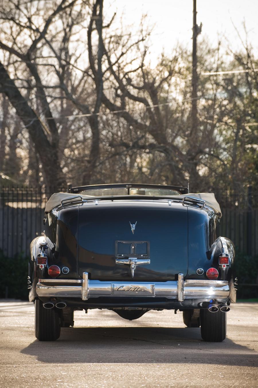  Cadillac V16 Presidential Convertible Parade Limousine by Fleetwood 1938 года  (фото 29 из 57)